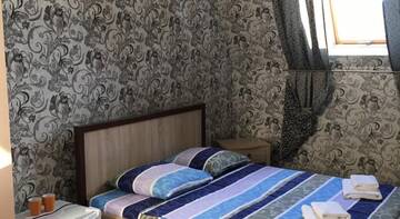 Фото номера Двухместный номер с 1 двуспальной кроватью и дополнительной кроватью Гостиница Guest house on pereulok Pionerskiy 4V г. Новомихайловский 6